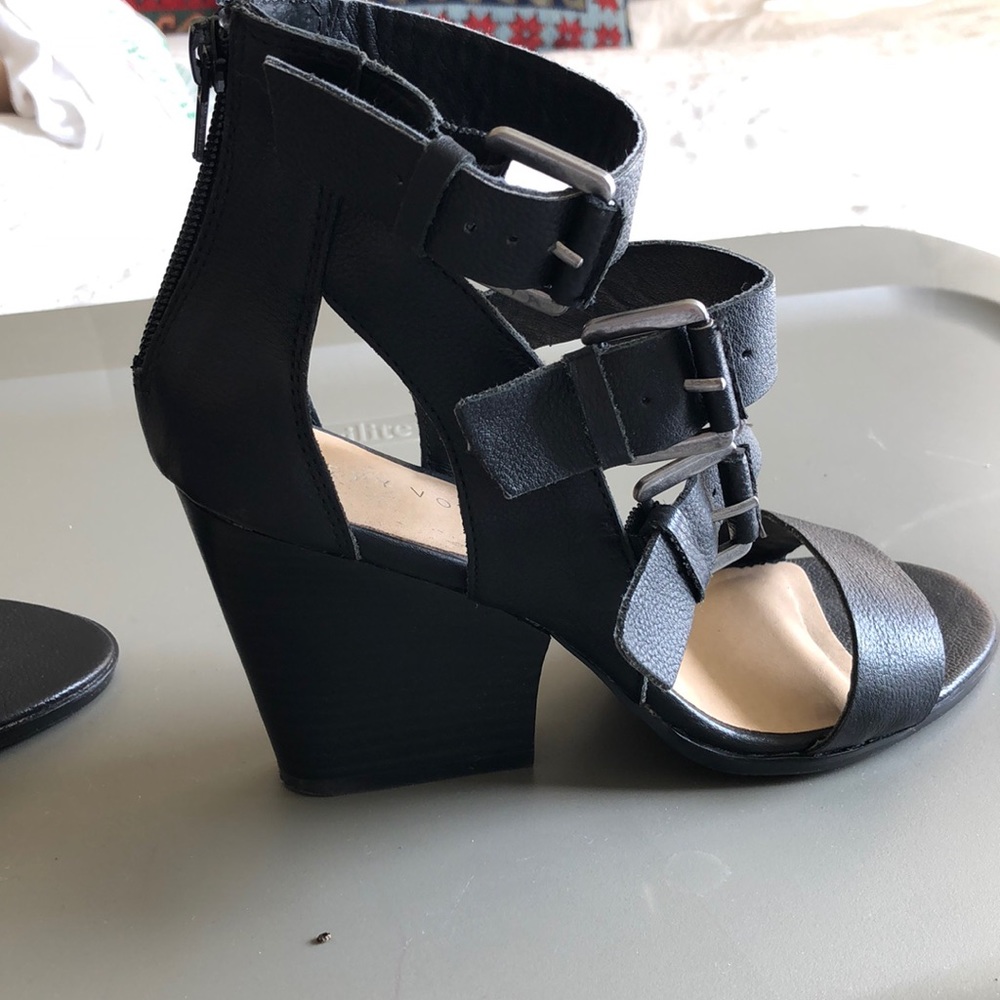 Heels - Picture 3 of 3